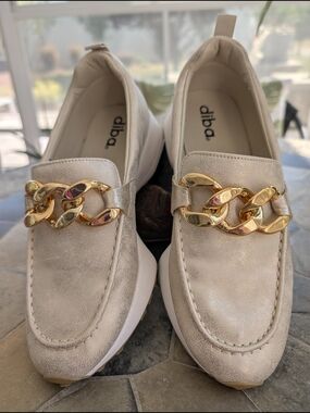 Diba Metallic Champagne Slip-On Loafer with Gold Chain-NWOT